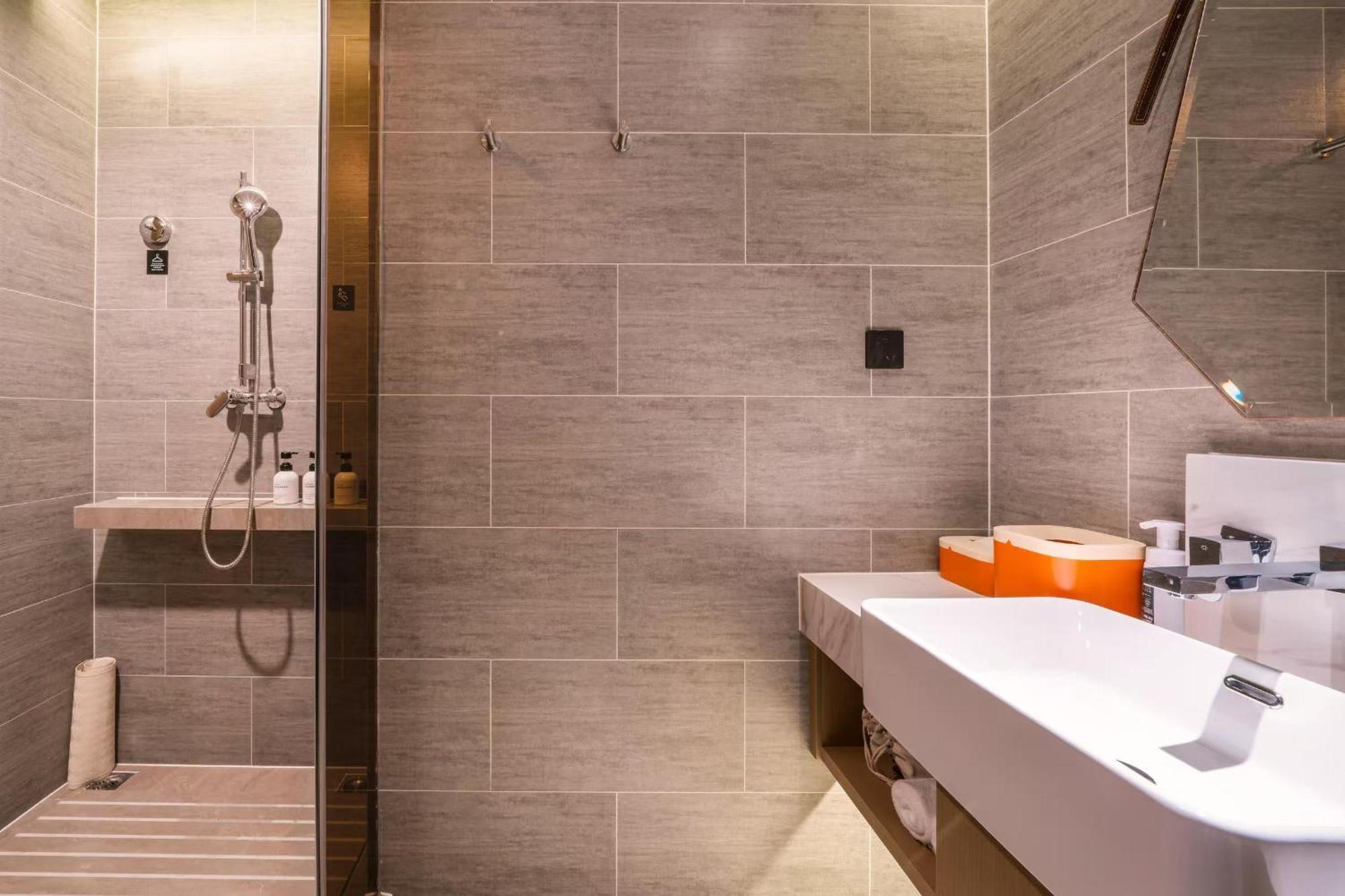 Atour Hotel Luzhou Bubugao New World Exterior foto